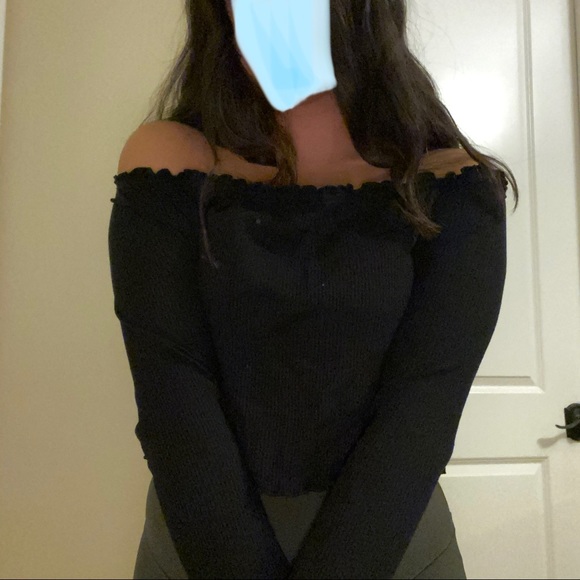 Black off the shoulder top - Picture 2 of 5